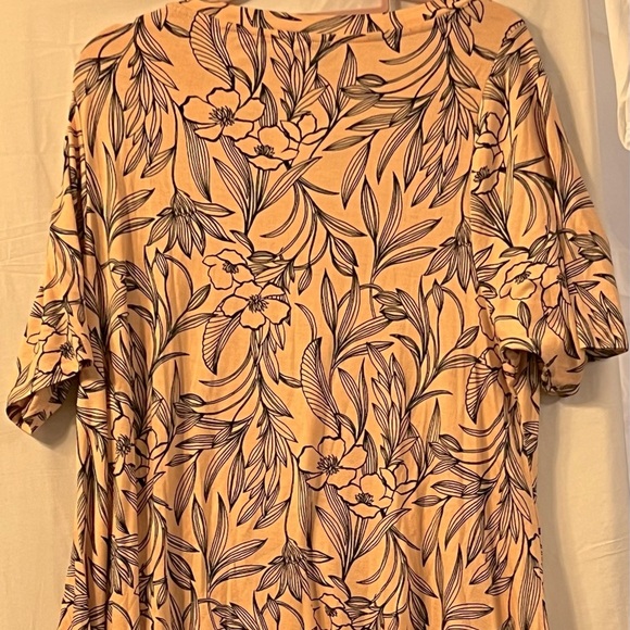 Lane Bryant Peach and Black Graphic Short Sleeve Blouse - Picture 2 of 3